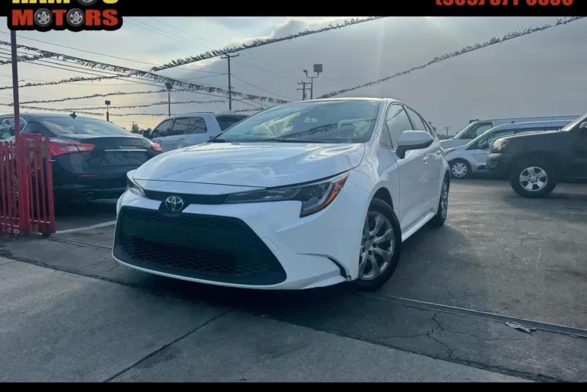 2022 Toyota Corolla LE photo 1