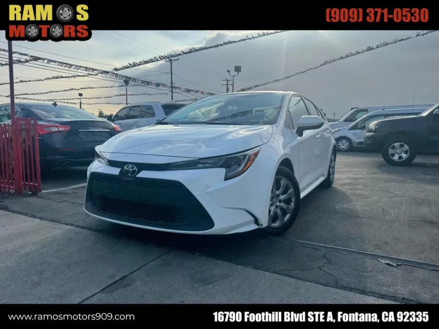 2022 Toyota Corolla LE photo 1