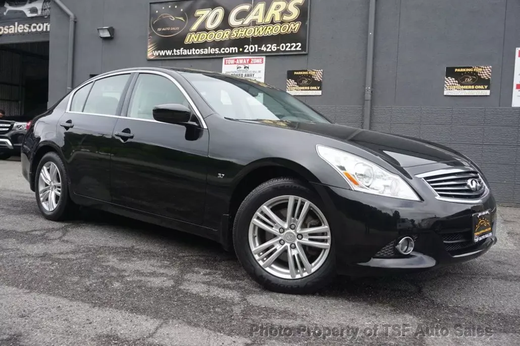 2015 Infiniti Q40 photo 1