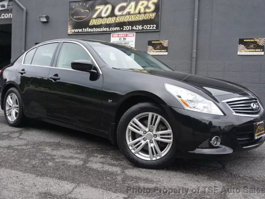 2015 Infiniti Q40 photo 1