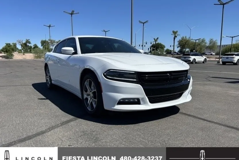 2015 Dodge Charger SXT photo 1