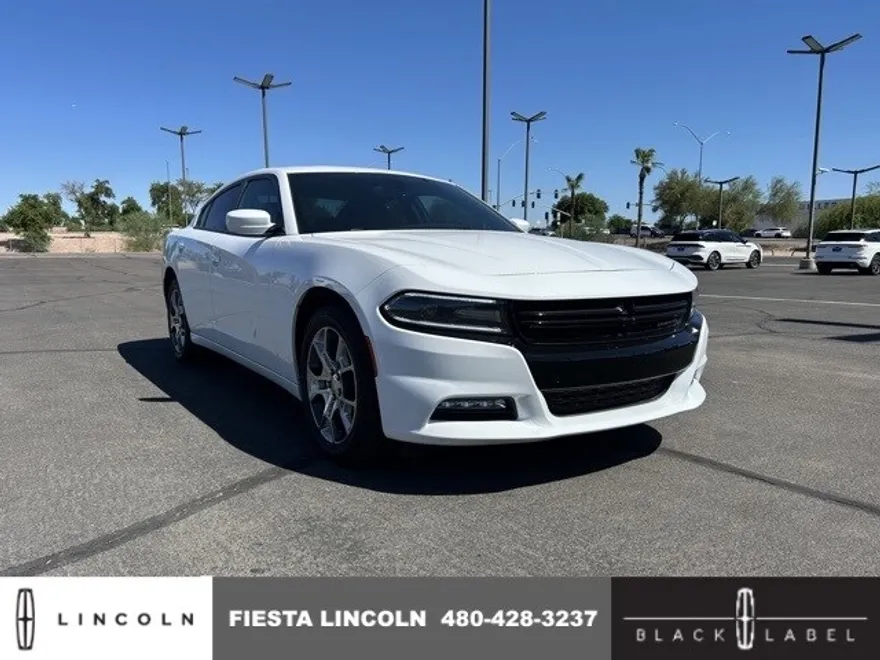 2015 Dodge Charger SXT photo 1