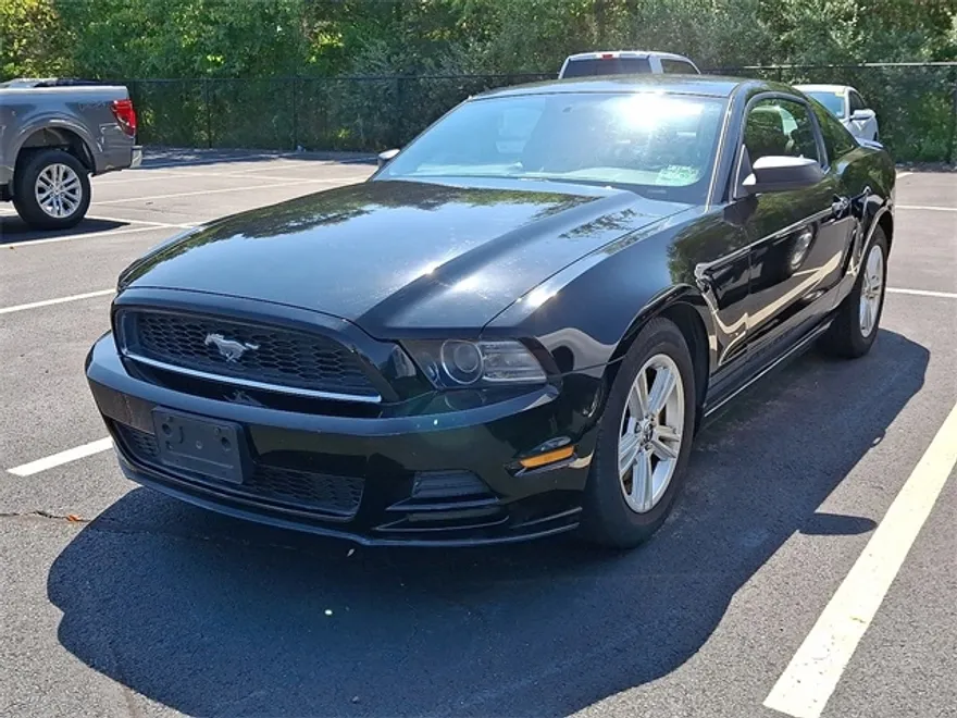 2013 Ford Mustang V6 photo 1