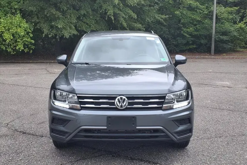 2021 Volkswagen Tiguan SE photo 1