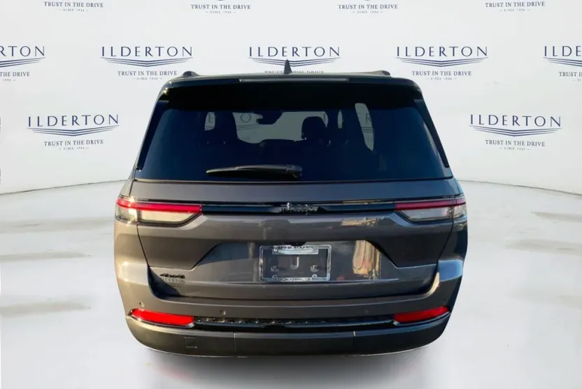 2025 Jeep Grand Cherokee Altitude photo 1