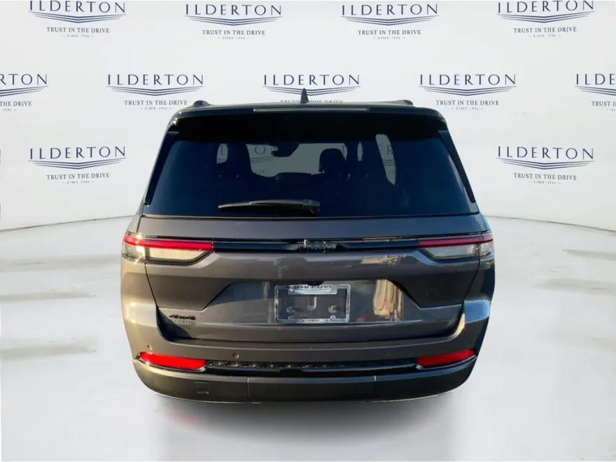 2025 Jeep Grand Cherokee Altitude photo 1