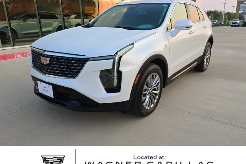 2025 Cadillac XT4 Premium Luxury photo 1