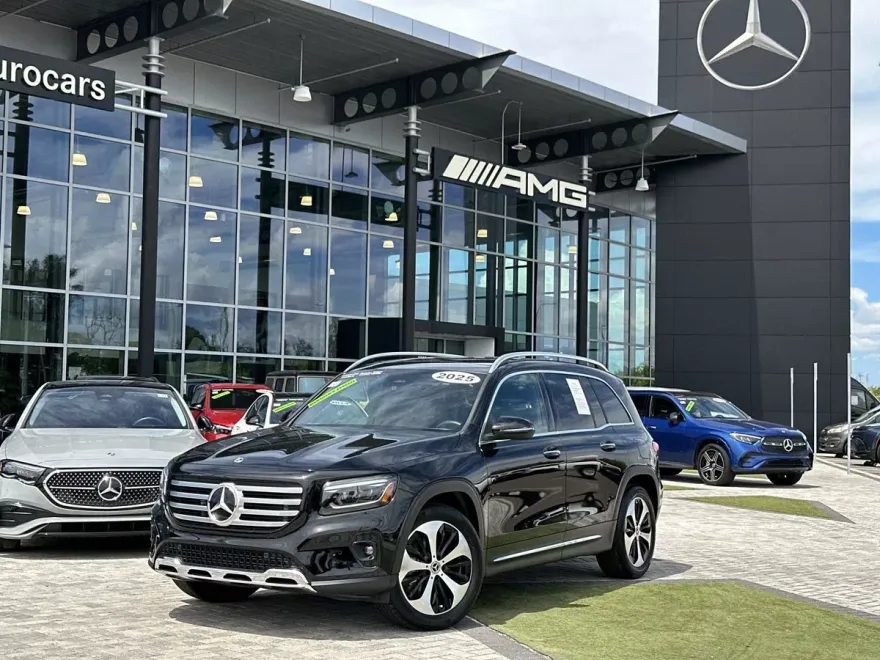 2025 Mercedes Benz GLB 250 photo 1