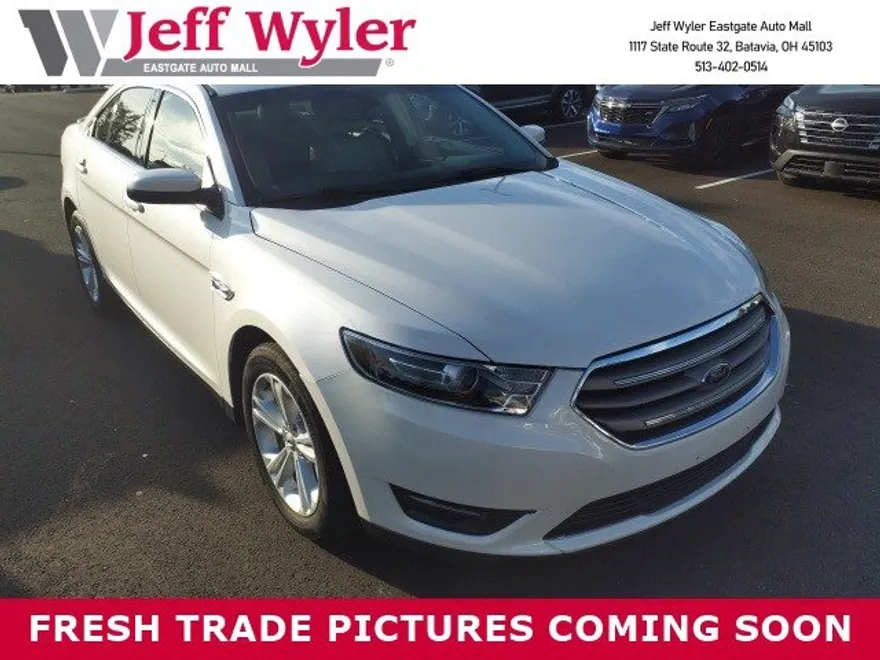 2017 Ford Taurus SEL photo 1