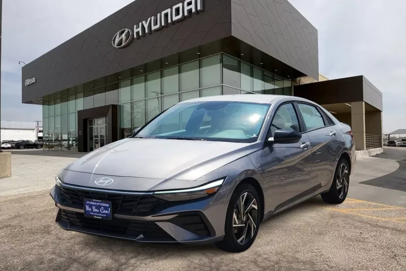 2025 Hyundai Elantra SEL Sport photo 1