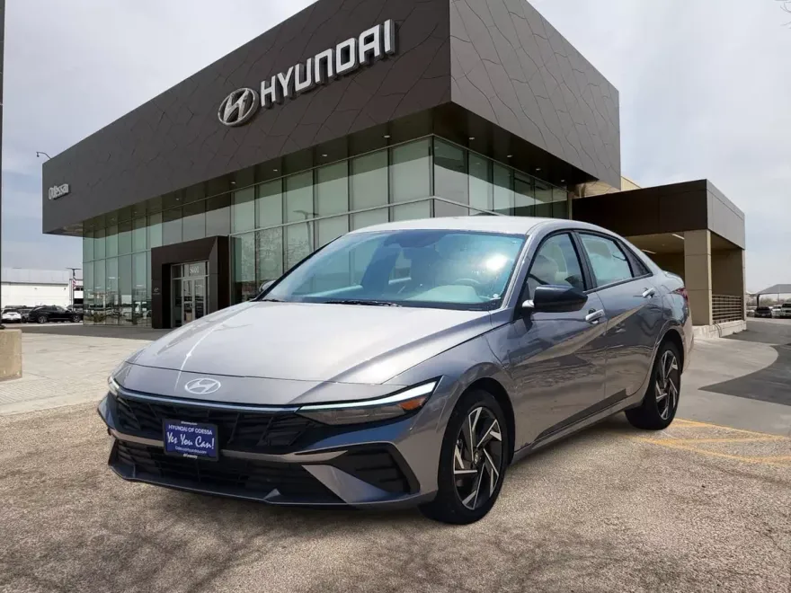 2025 Hyundai Elantra SEL Sport photo 1