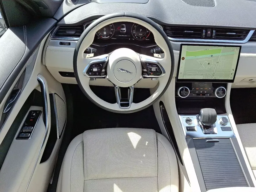 2025 Jaguar F-PACE R-Dynamic S P250 photo 4