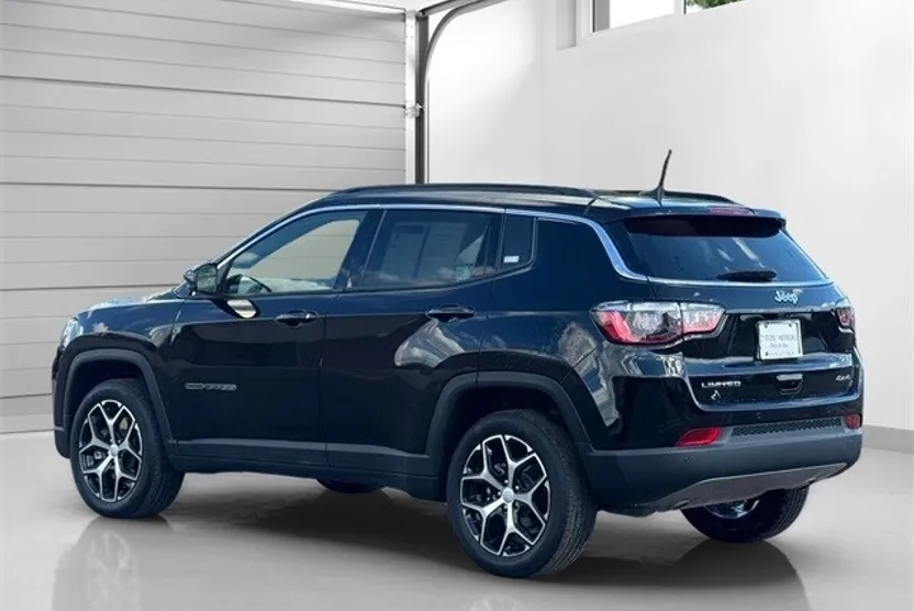 2024 Jeep Compass Limited photo 1
