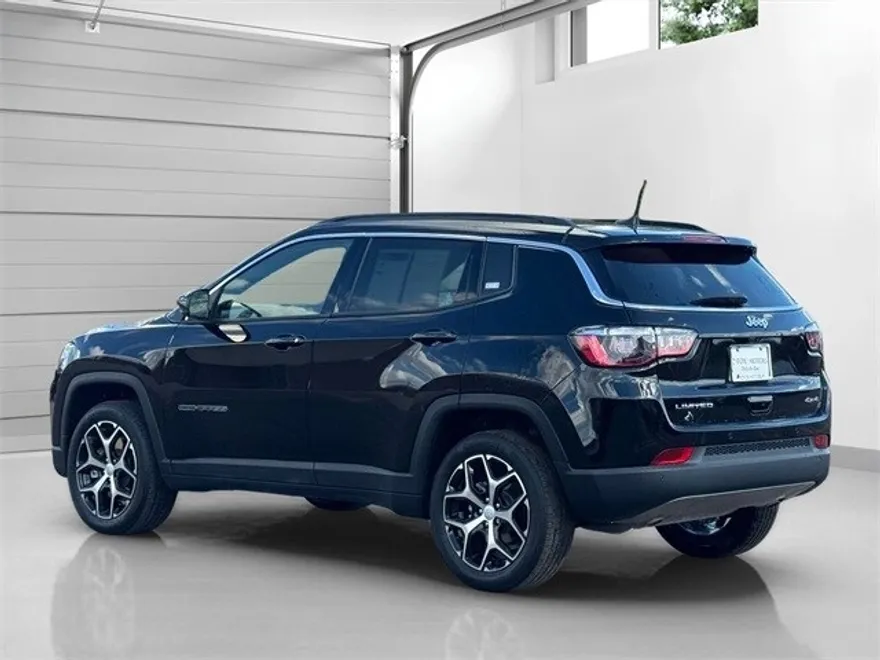 2024 Jeep Compass Limited photo 1