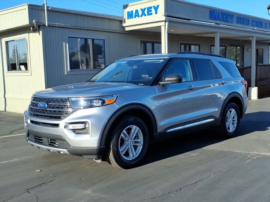 2023 Ford Explorer XLT photo 1
