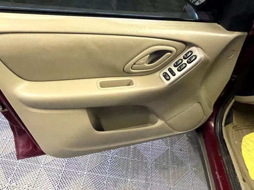 2003 Mazda Tribute ES photo 25