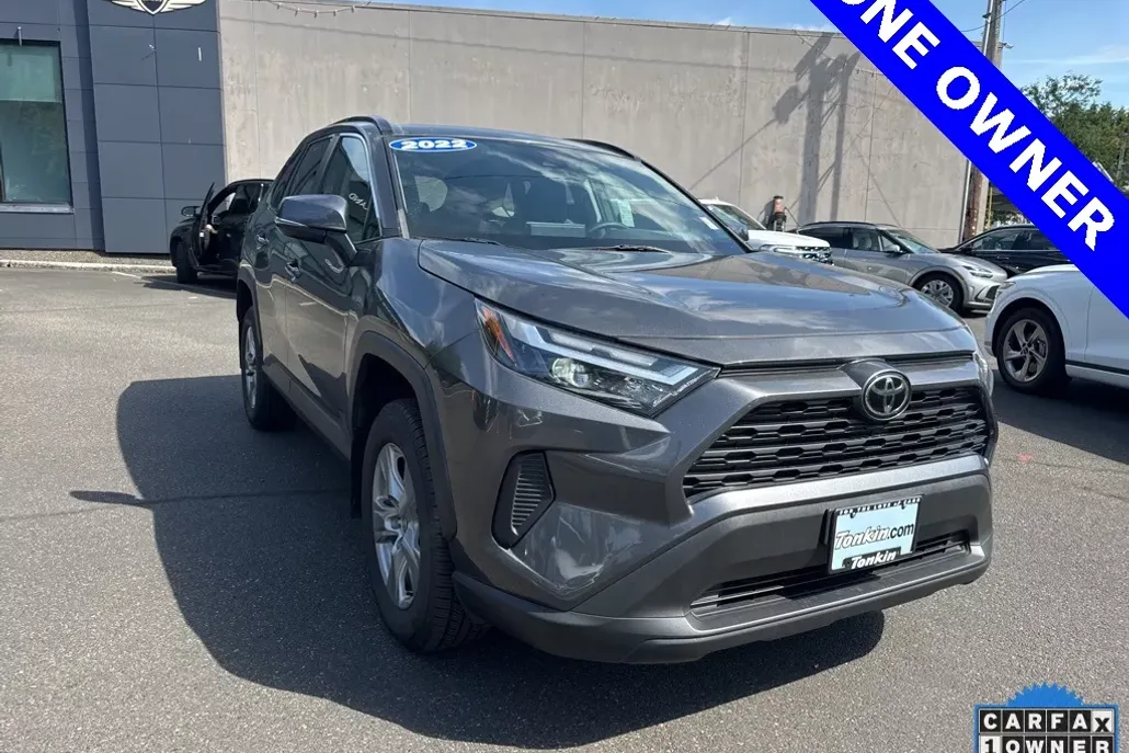2022 Toyota RAV4 XLE photo 1