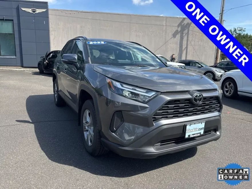 2022 Toyota RAV4 XLE photo 1