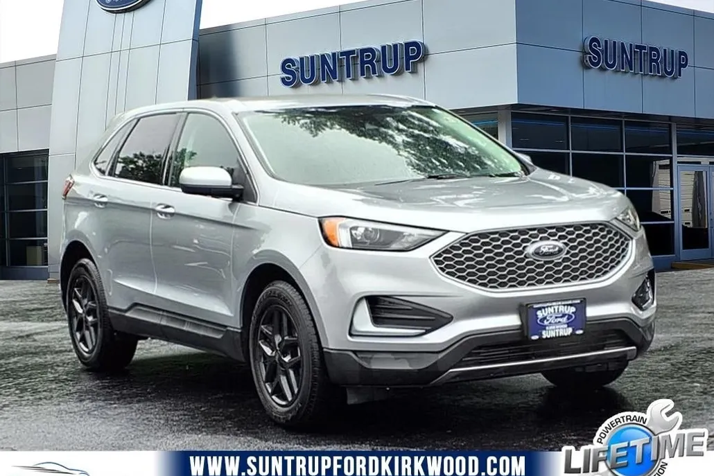 2023 Ford Edge SEL photo 1