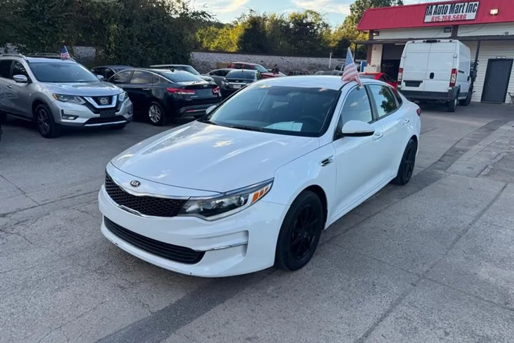 2016 Kia Optima LX photo 1