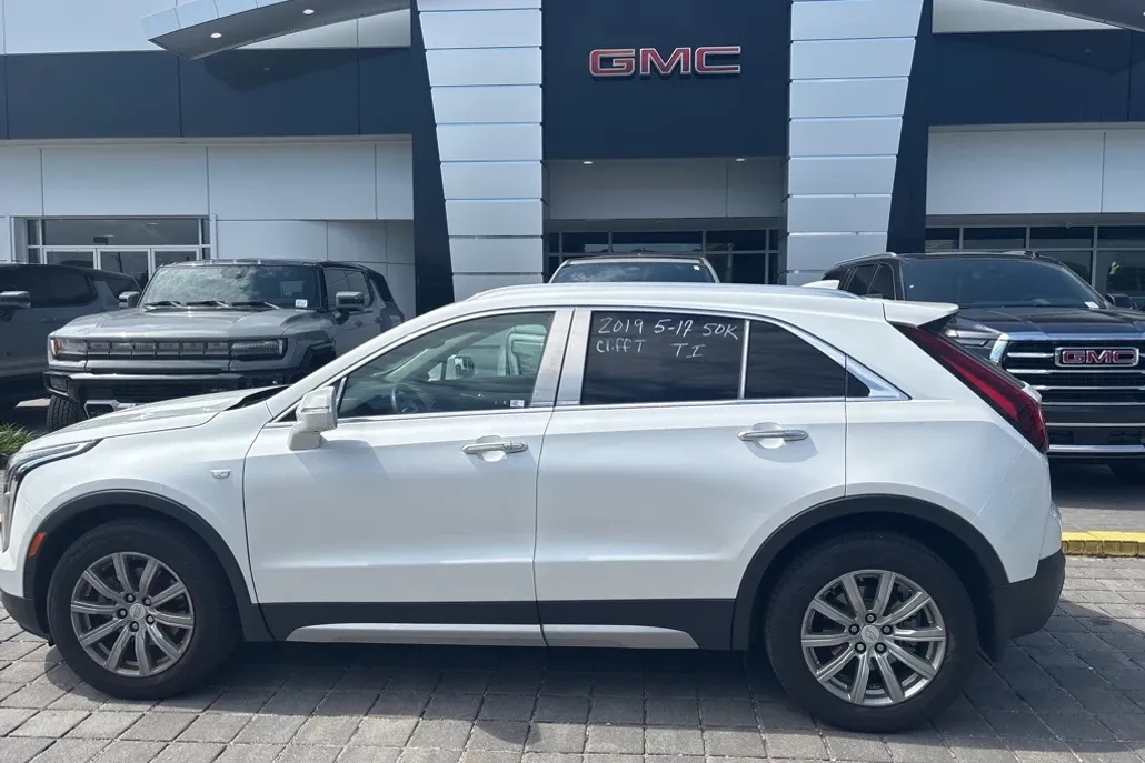 2019 Cadillac XT4 Premium Luxury photo 1