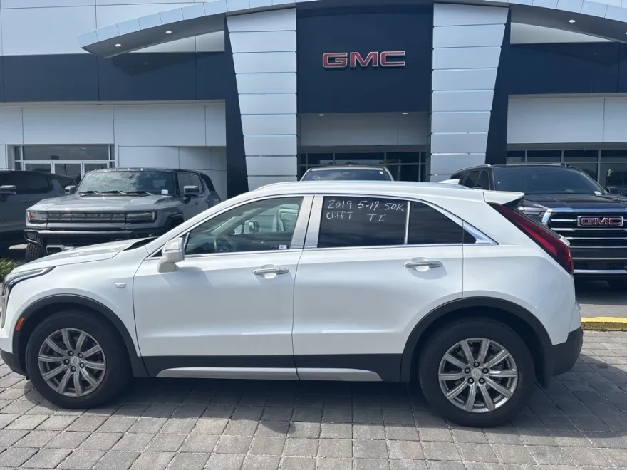 2019 Cadillac XT4 Premium Luxury photo 1
