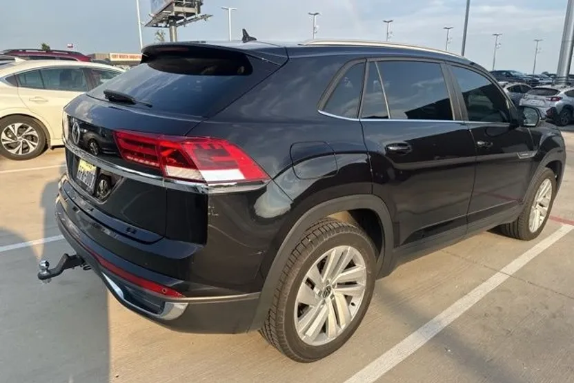 2022 Volkswagen Atlas Cross Sport V6 SE Technology photo 1