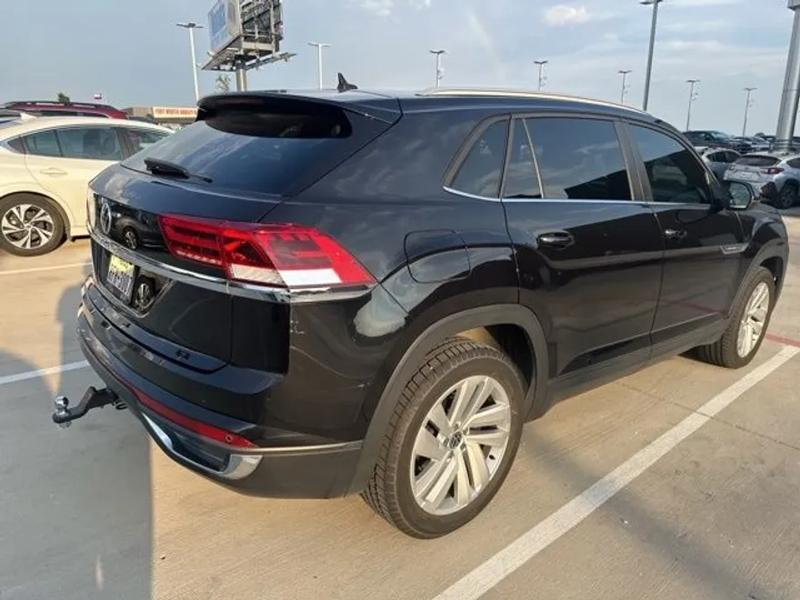 2022 Volkswagen Atlas Cross Sport V6 SE Technology photo 1