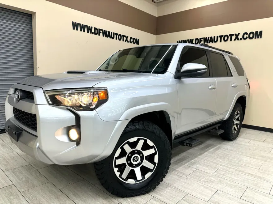 2019 Toyota 4Runner TRD Off-Road photo 1