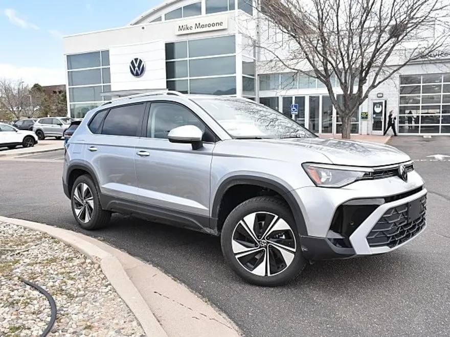 2025 Volkswagen Taos SE photo 1