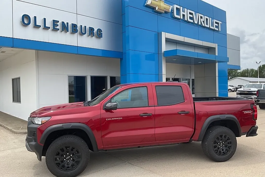 2025 Chevrolet Colorado Trail Boss photo 1