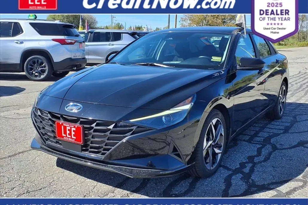 2023 Hyundai Elantra SEL photo 1
