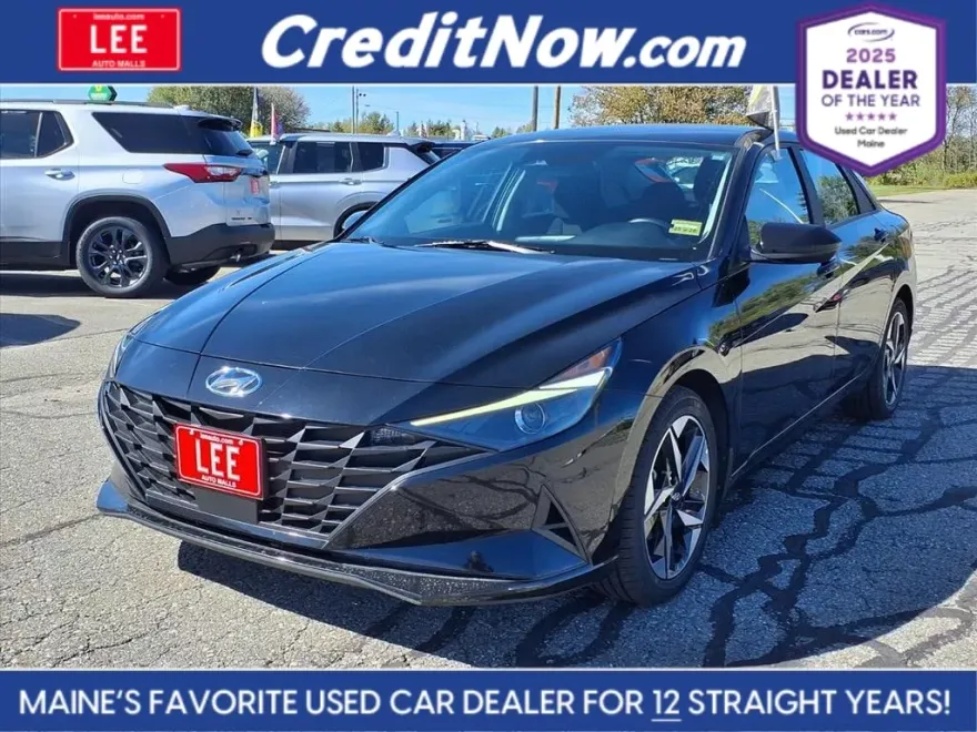 2023 Hyundai Elantra SEL photo 1
