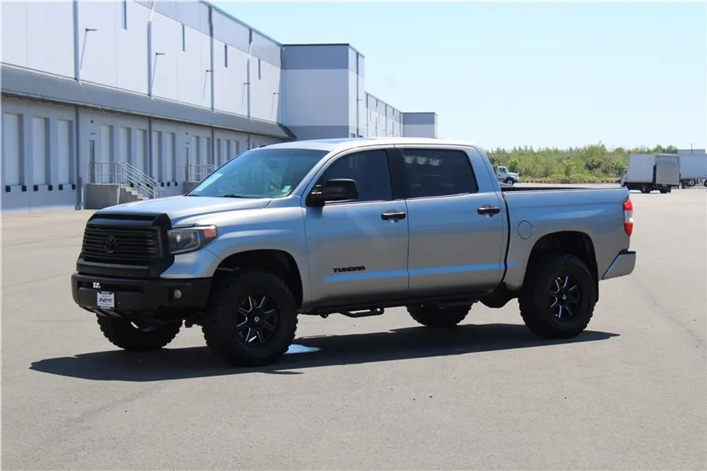 2017 Toyota Tundra Limited photo 1