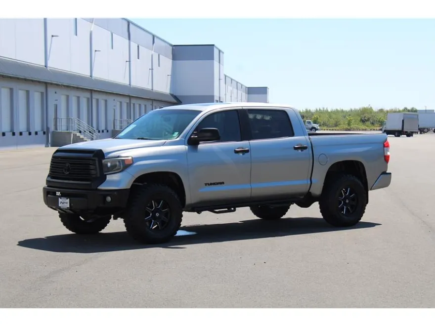 2017 Toyota Tundra Limited photo 1