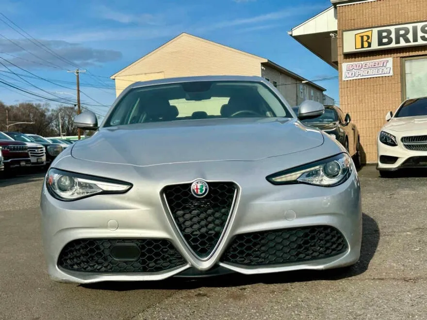 2017 Alfa Romeo Giulia Base photo 1
