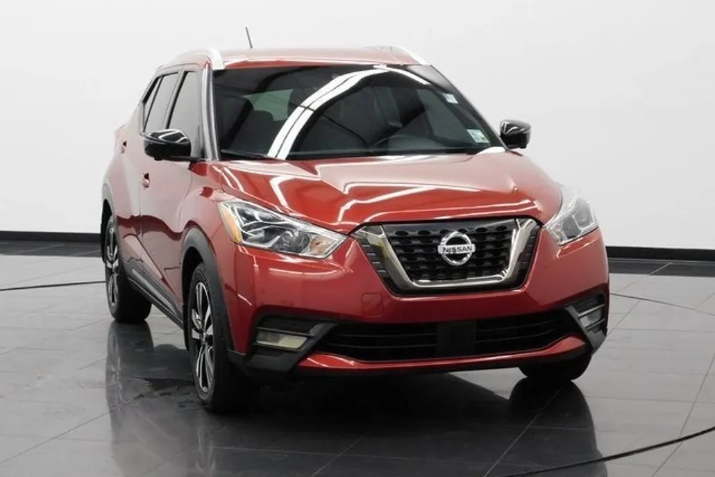 2020 Nissan Kicks SR photo 1