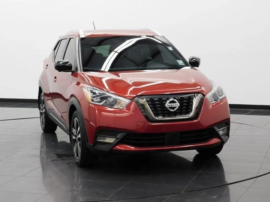 2020 Nissan Kicks SR photo 1