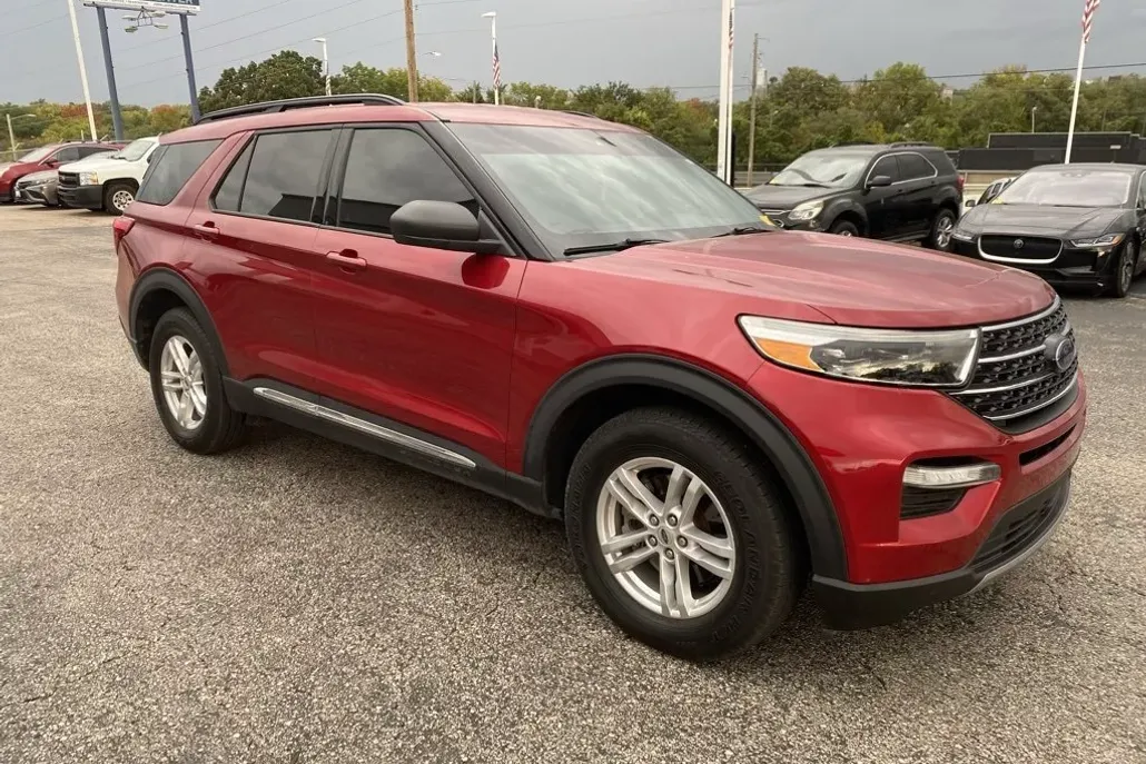 2020 Ford Explorer XLT photo 1