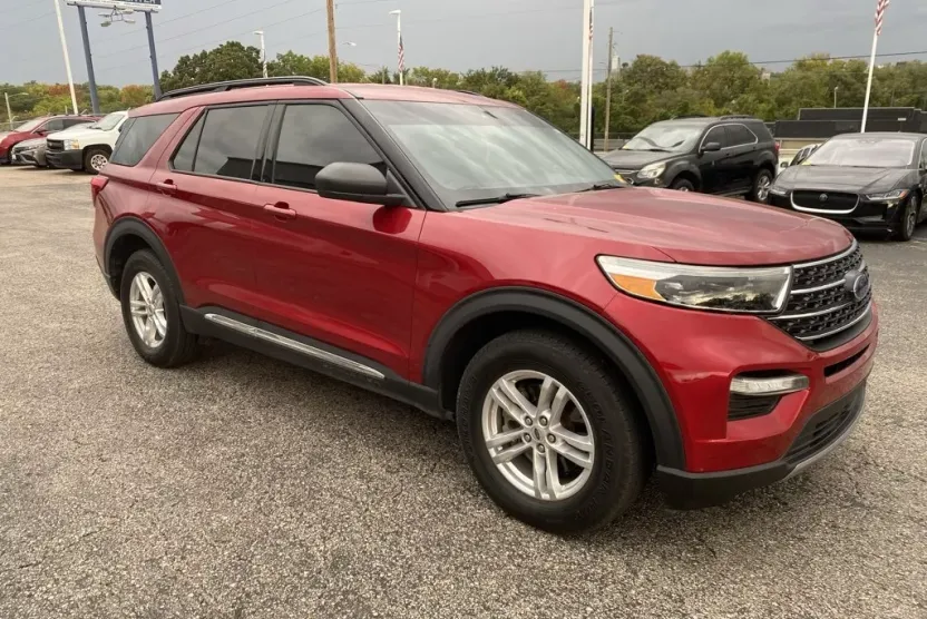2020 Ford Explorer XLT photo 1