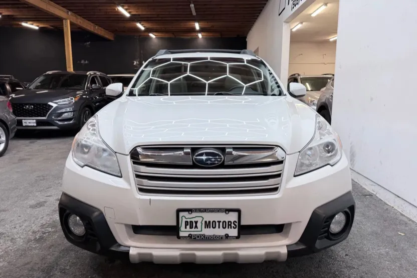 2014 Subaru Outback 2.5i Limited photo 1