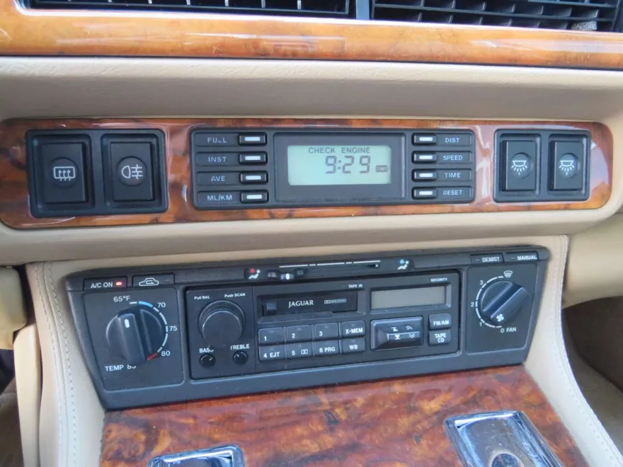1994 Jaguar XJS photo 19