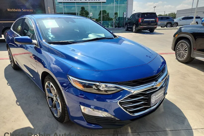 2023 Chevrolet Malibu 1LT photo 1