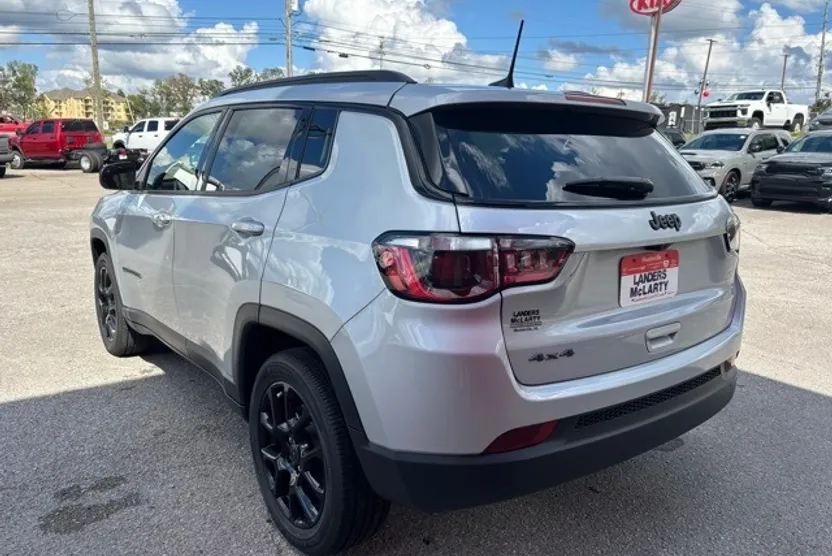 2026 Jeep Compass Latitude photo 1