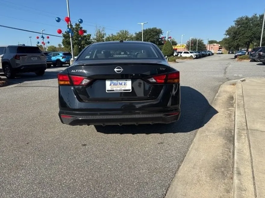 2023 Nissan Altima 2.5 SV photo 1