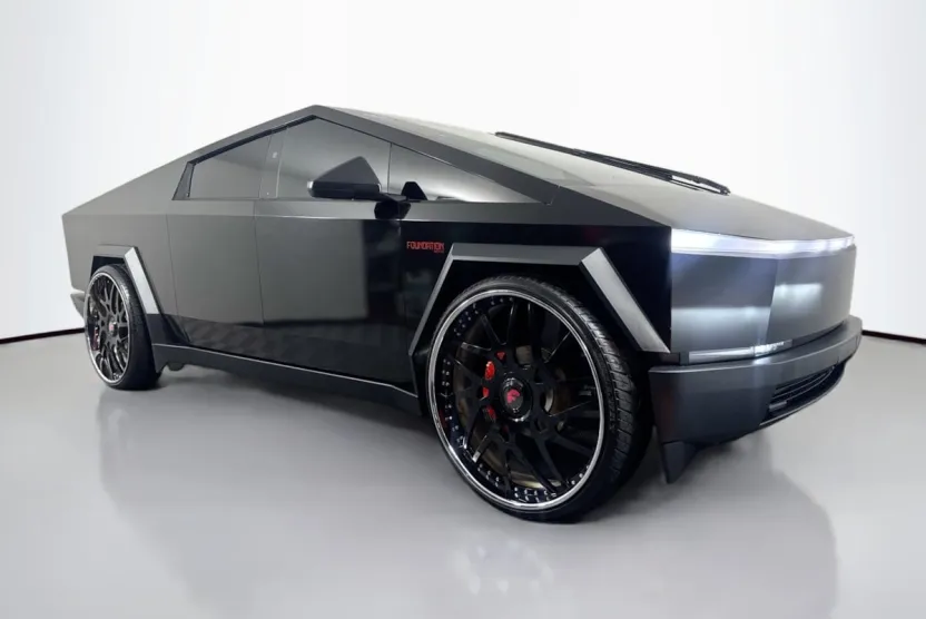 2024 Tesla Cybertruck photo 1