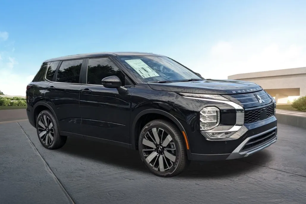 2025 Mitsubishi Outlander SE photo 1