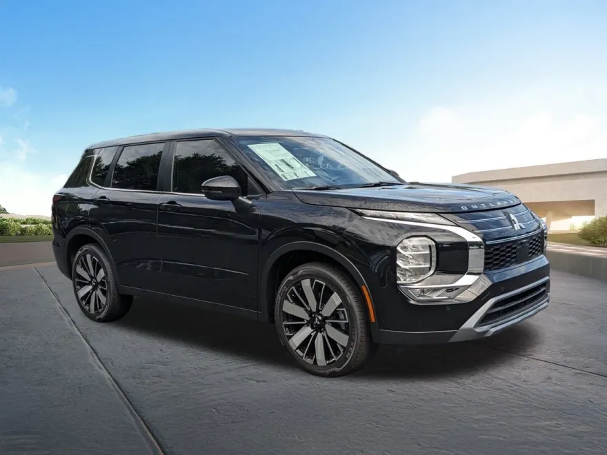 2025 Mitsubishi Outlander SE photo 1