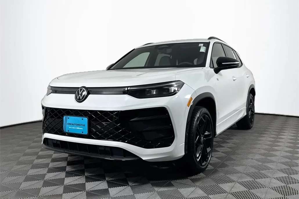 2025 Volkswagen Tiguan SE R-Line Black photo 1