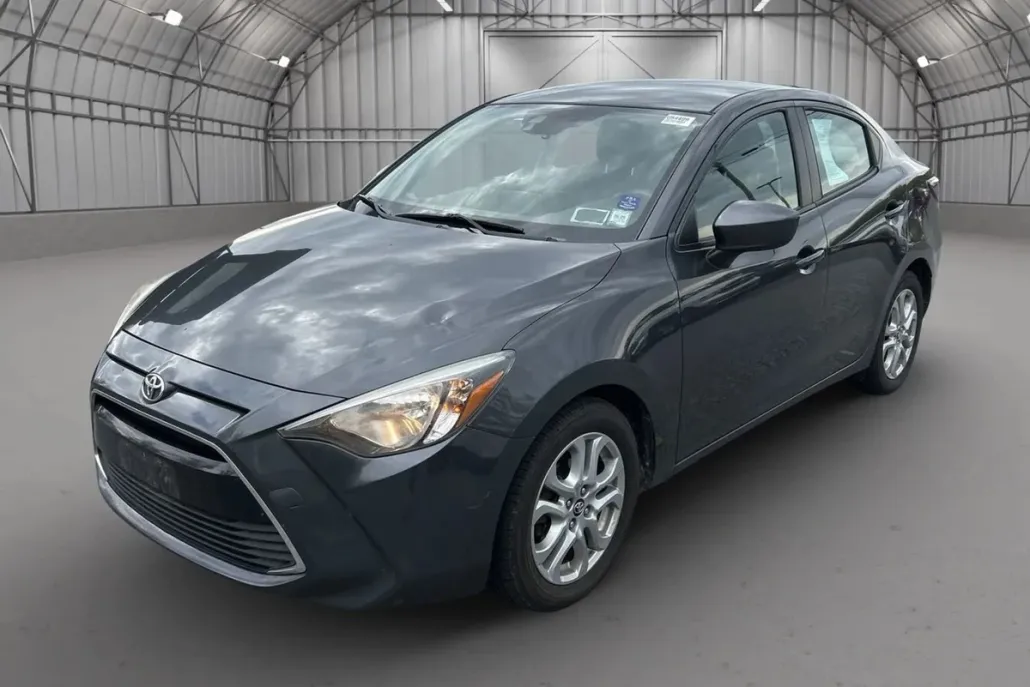 2017 Toyota Yaris iA photo 1